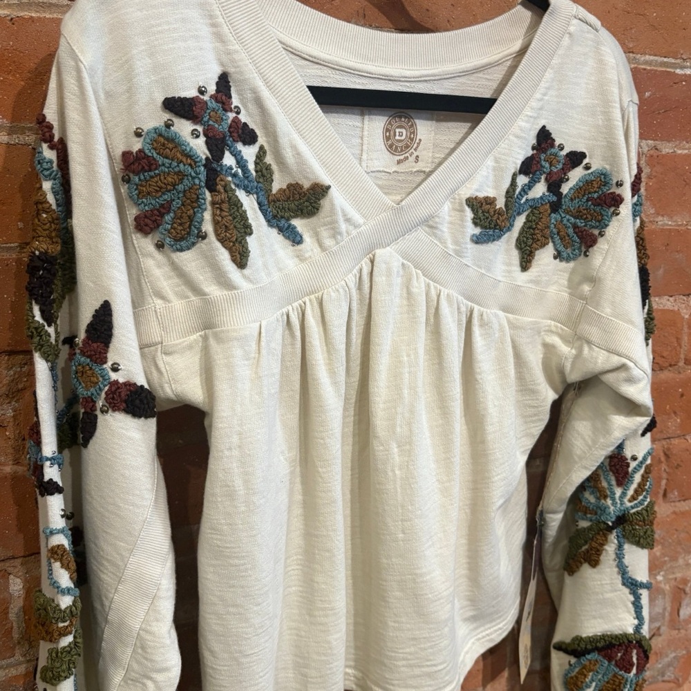 Double D Ranch heavily embroidered beaded Rimfire Top NWT - Picture 12 of 16